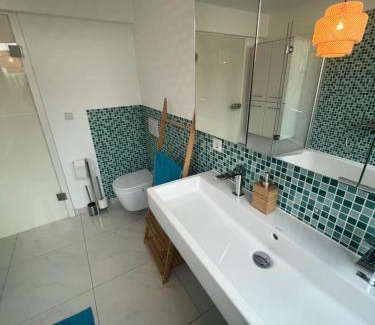 Am Waldfriedhof Apartment | Zimmer im Haus nahe Ubahn