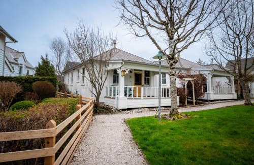 Seabrook House | Zinnias Cottage by Seabrook Hospitality