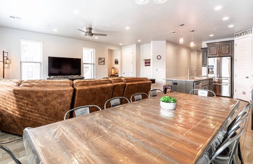 Washington House | Zion Experience 4 Bedroom Townhouse by RedAwning