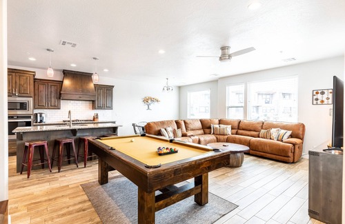 Washington House | Zion Experience 4 Bedroom Townhouse by RedAwning