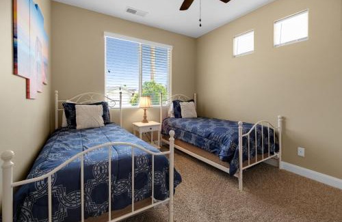 La Verkin House | Zion Getaway - Beautiful Mountain Sunset Views