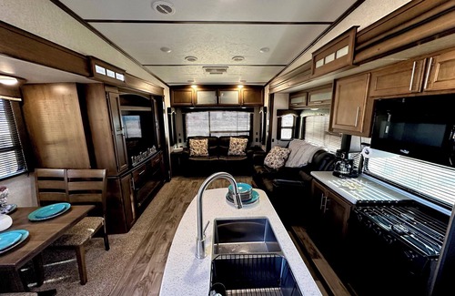 Hildale RV Rental | Zion Mountain Glamping Trailer