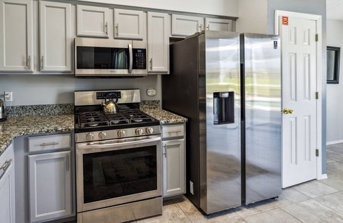Esprit House | Zoe's Golf Villa (4-Bedroom Home) with Pool - Handicap accessible - Pets Allowed by RedAwning