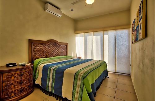Bucerias House | ZONA DORADA~1 BED/1 1/2 BATH~1 BLOCK to BEACH~FULL KITCHEN~A/C~LAUNDRY~HEAT POOL