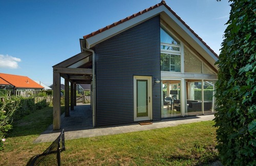 Renesse Villa | Zonnedorp 1 Modern beach house on villa park in Renesse