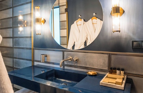 Tbilisi City Centre Hotel | Zorba&Bond Hotel on the 8th