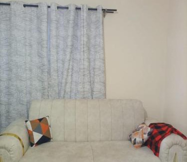 Eastleigh Bed & Breakfast | Zulphas cosy home