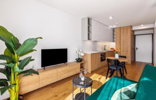 Nivy Apartment | Zwirn Stylish Apartement with parking