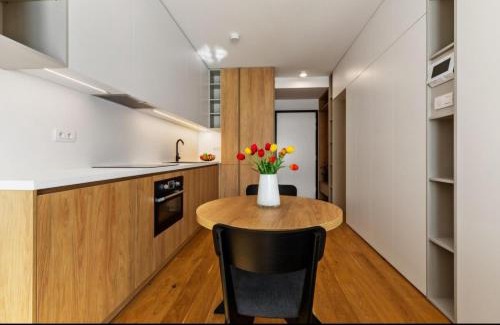 Nivy Apartment | Zwirn Stylish Apartement with parking