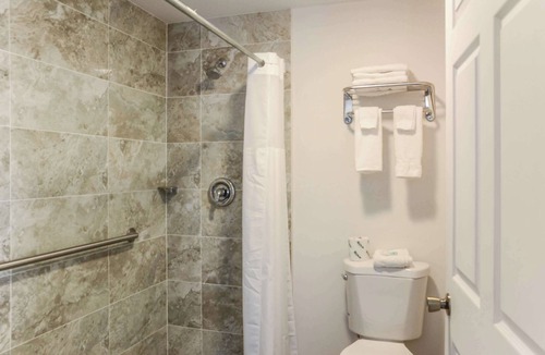 Milford Hotel | Rodeway Inn Milford