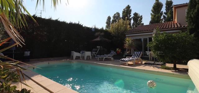 Magnificent villa with air-conditioned pool 10 minutes from beaches and 30 minutes from Spain.