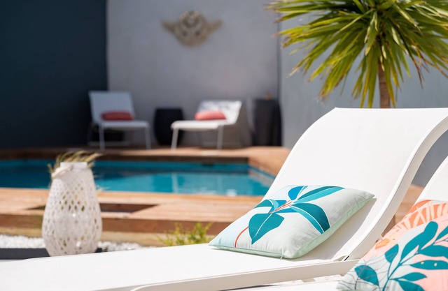 À 50m de la plage ! Chambre moderne + piscine