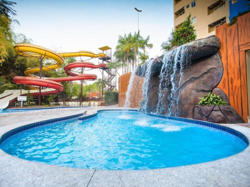 ÁGUAS TERMAIS NATURAIS nas PISCINAS com ÁGUAS QUENTES 24 HORAS acesso GRÁTIS aos PARQUES AQUÁTICOS dos RESORTS GOLDEN DOLPHIN GRAND HOTEL do SUPREME e do EXPRESS os melhores HOTÉIS RESORTS com PARQUE AQUÁTICO em CALDAS NOVAS Garanta JÁ PROMOÇÃO QUALIDADE