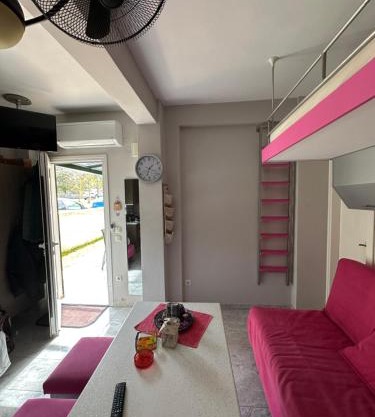 Κομψό Διαμέρισμα με Κήπο 5 από την Παραλία στο Πευκοχώρι