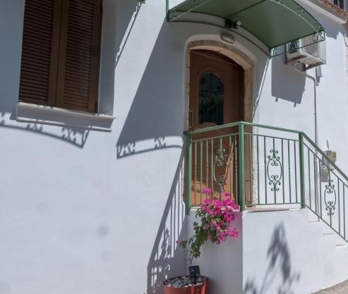 Τhemis House