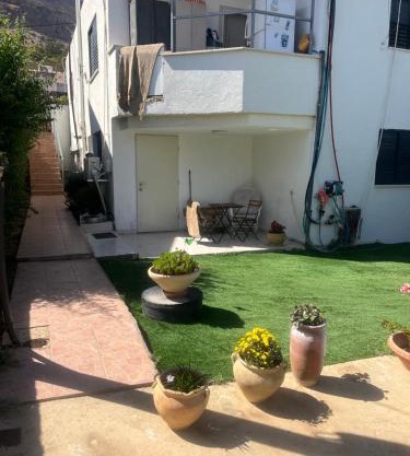 יחידית דיור משופצת עם גינה ומקלט - היחידה בגליל