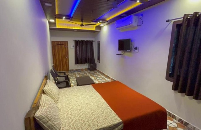 ओम करुणा निवास