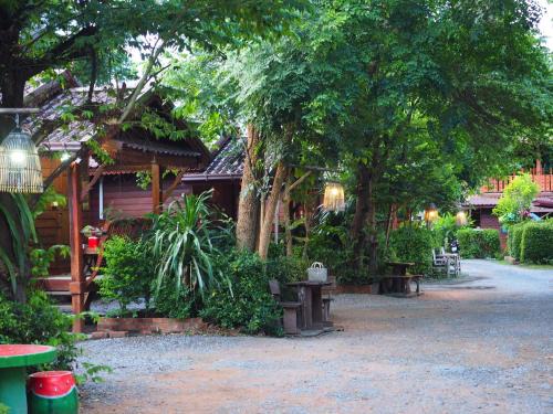 บ้านพัก ญาวีร์ เฮาส์