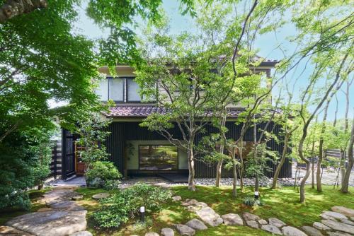 高尾山すぐ貸切villa都心から70分自然豊か貸切サウナ道志ツーリングBBQ焚火花火日本庭園