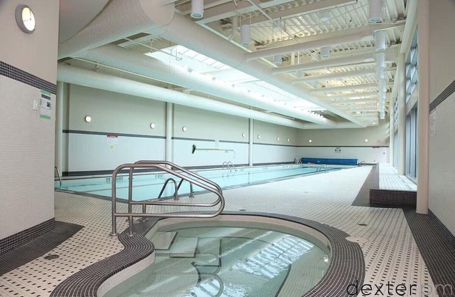 1.5 Bedroom Condo DT, Sleeps 5, Amenities+Parking