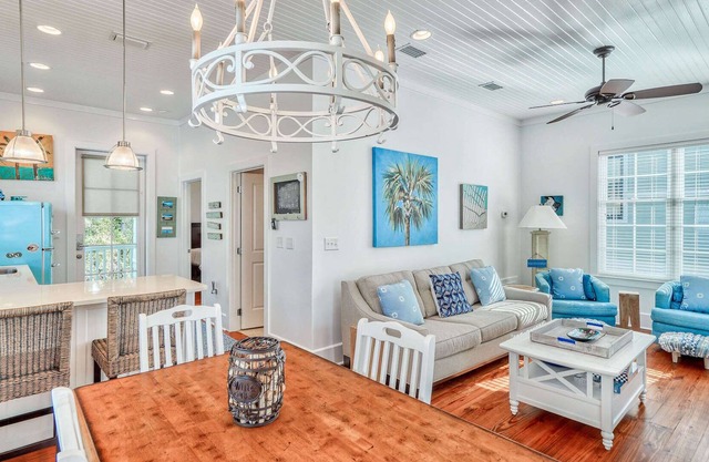 1/BD Carriage House in Watercolor! Bikes+Near Beach+Balcony+Comm. Amenities