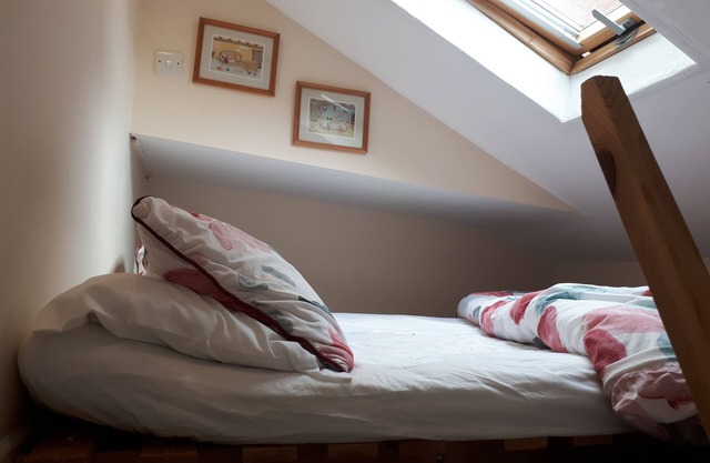 1 Bed Flat - Sleeps 2 - Pets - Garden - Parking