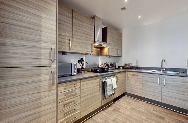 1-Bed with King-Sized Bed, Sofa Bed, Near Olympic Park & Abba Arena, 02 Arena