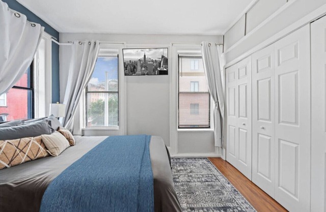 1 Bedrm Apt Full kitchen - 15 min to Manhattan!