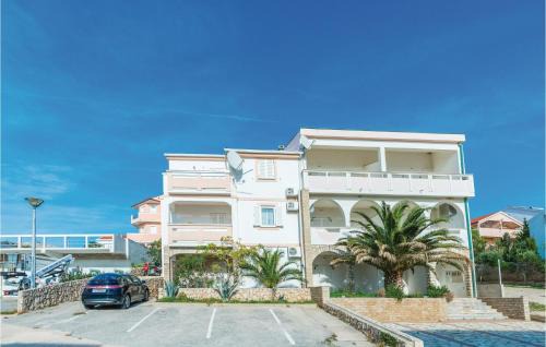 1 Bedroom Amazing Apartment In Vidalici