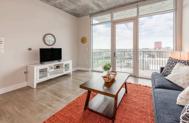 1 Bedroom Apartment in Uptown - Great location