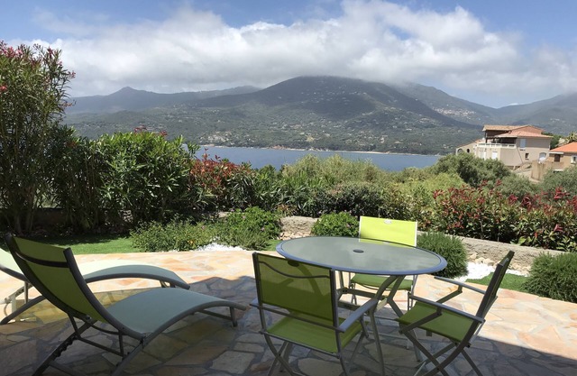 1 bedroom apartment in villa, quiet, sea view, near beaches and town center