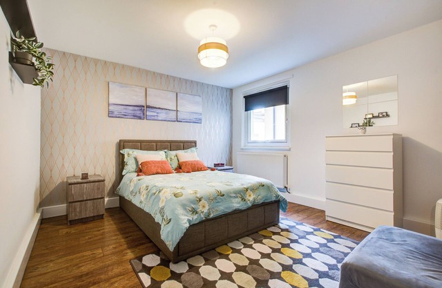 1 bedroom apartment in Mile End