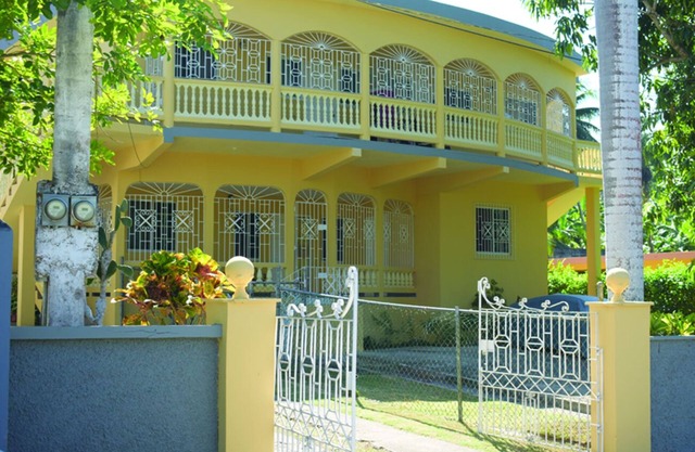 1 BEDROOM APARTMENT WITH AC/WIFI/CABLE CLOSE TO BEACH