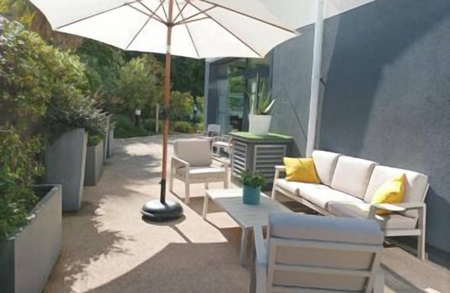 1-bedroom apartment with balcony