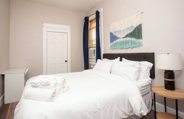 1 Bedroom Apt in Lively Midtown - 10 mins from Beale St. and the Riverfront!
