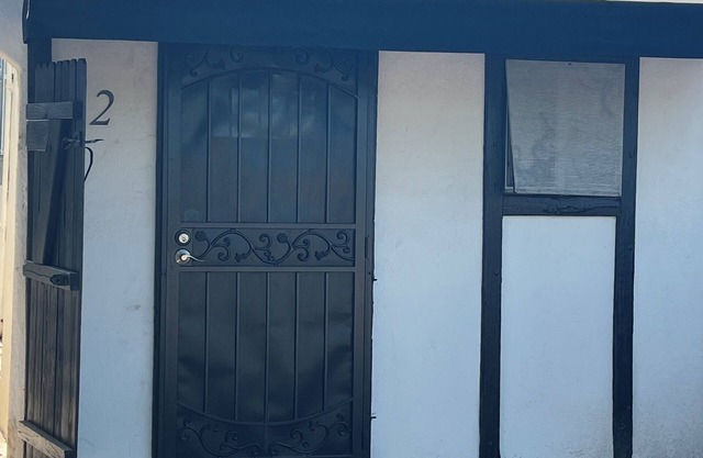 1 bedroom casita in central Phoenix 1-2 miles from 4 major hospitals.