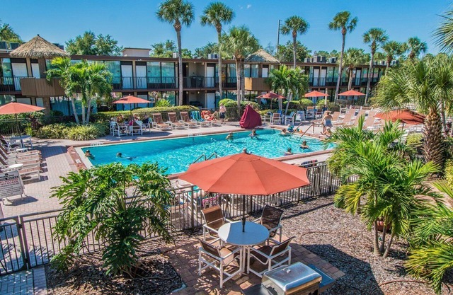 1 bedroom condo, 1 bath, full kitchen in cozy Resort near Disney. Free parking