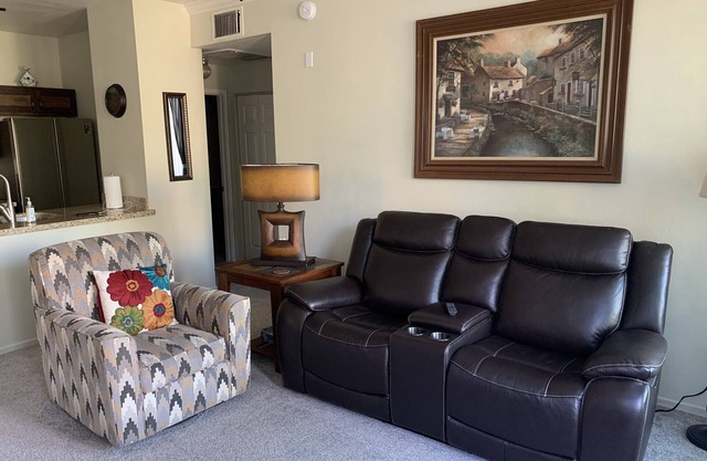 1 Bedroom First Floor Condo-walking Distance To Kierland Commons