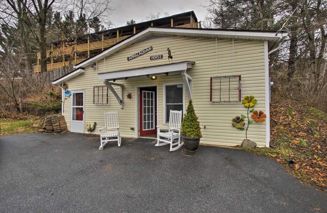 1 bedroom house right on King Street in the heart of downtown Boone