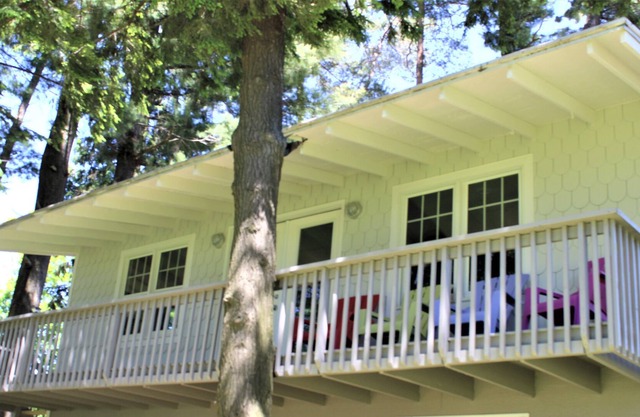 1 Bedroom Lakefront Cottage w/ Huge Yard Dewittville, NY CHQ
