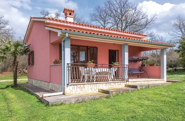1 bedroom nice home in Bateli