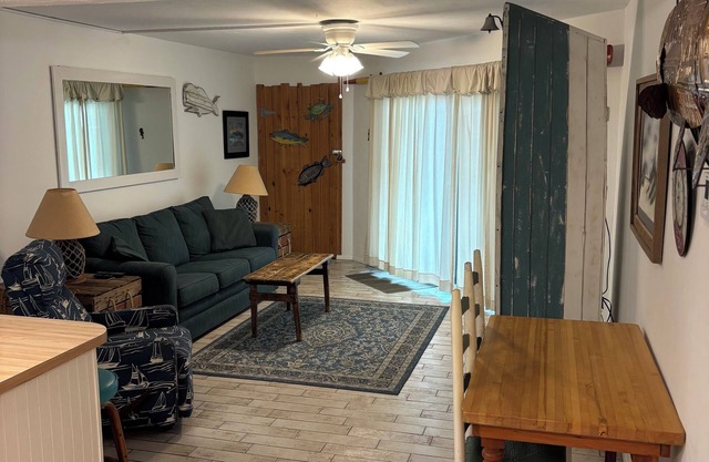 1 Bedroom on the Beach next to Sunglow pier - Fall months available