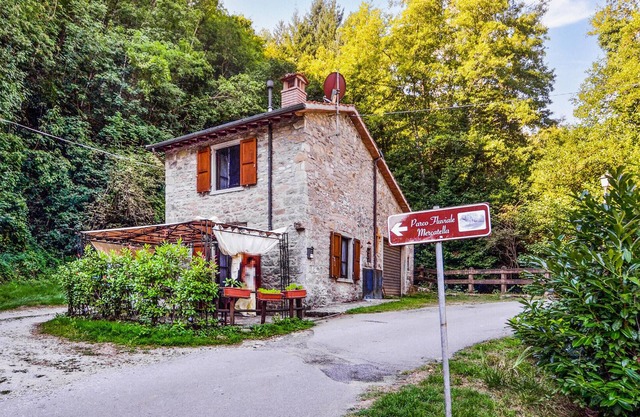 1 bedroom pet friendly home in Ortignano Raggiolo