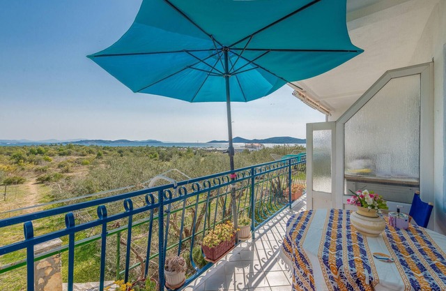 1 bedroom stunning apartment in Tribunj