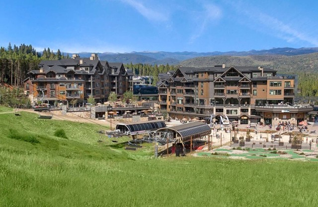 1 Bedroom Suite, Mountain resort amenities with gondola & shuttle access to town