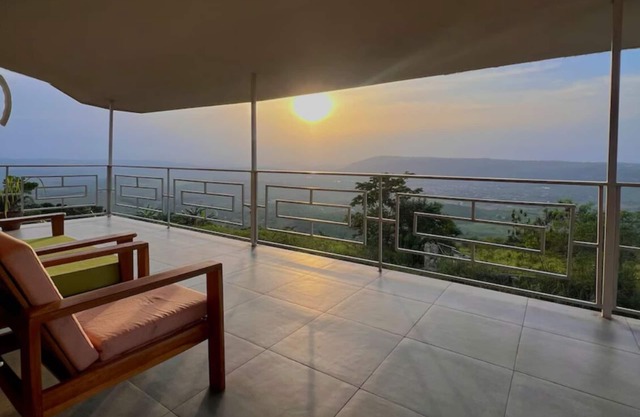 1 Bedroom Sunset & Mountain View Chalet in Aburi