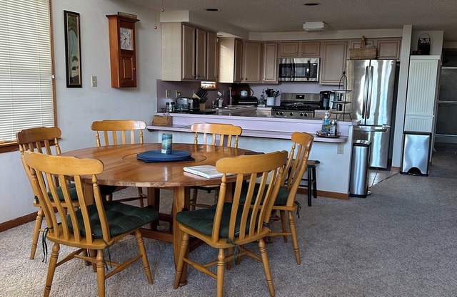1 Block to Beach Townhome on 65th Street full summer rentals available or weekly