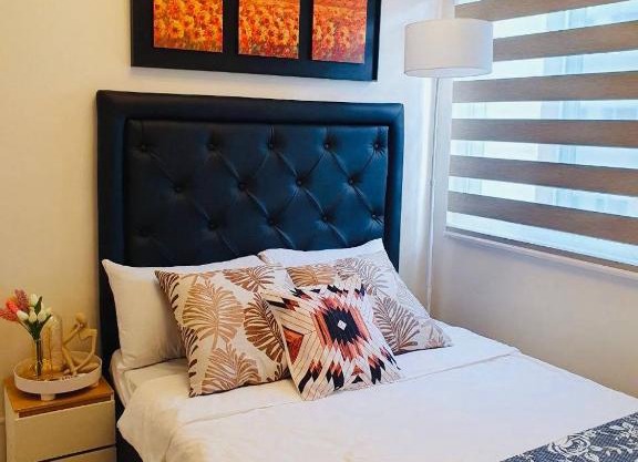 1 Br CONDO Vine Residences Quezon City with POOL NETFLIX WIFI VIDEOKE BOARD GAMES