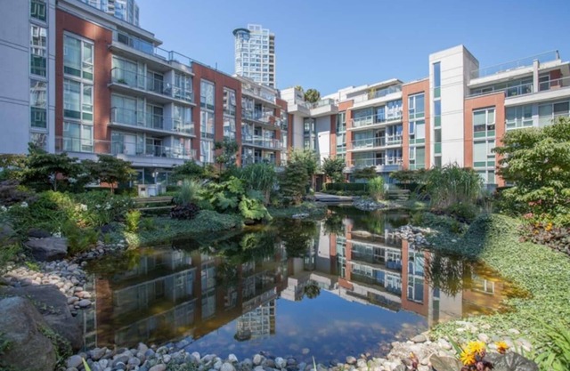 1 BR in the Heart of Downtown: Parking, Pool & Gym . Property #22-157614