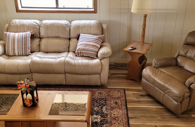 1-BR in Upscale 55+resort - 2 pools, fitness, pickleball, rec ctr. 3 wk min